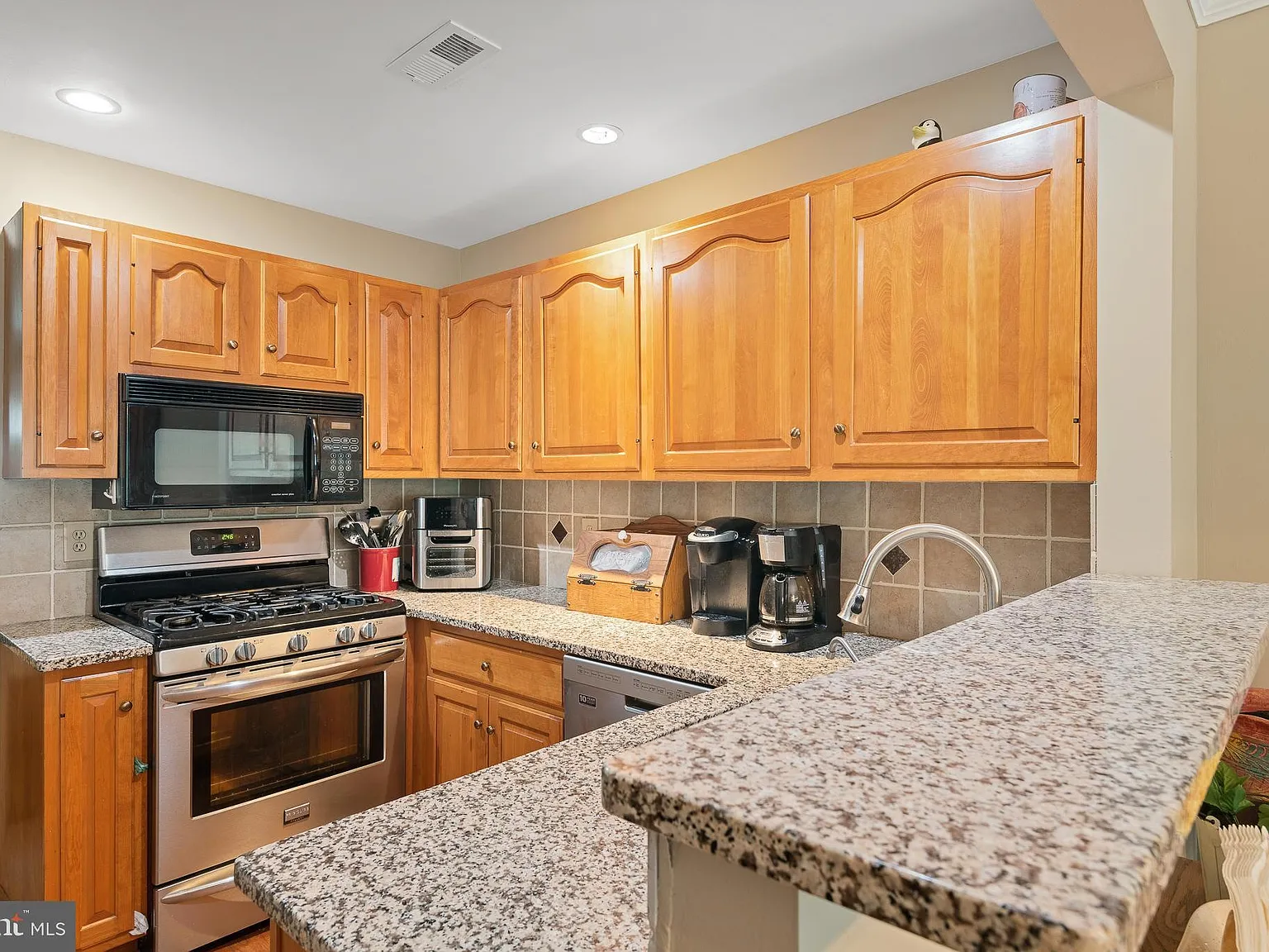 3 bed, 1364 sqft, $2,400 — Photo 4