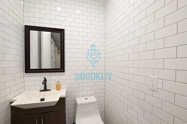 Rented by null | media 32