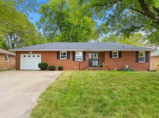 2126 Hillcrest Ave, Pekin, IL 61554