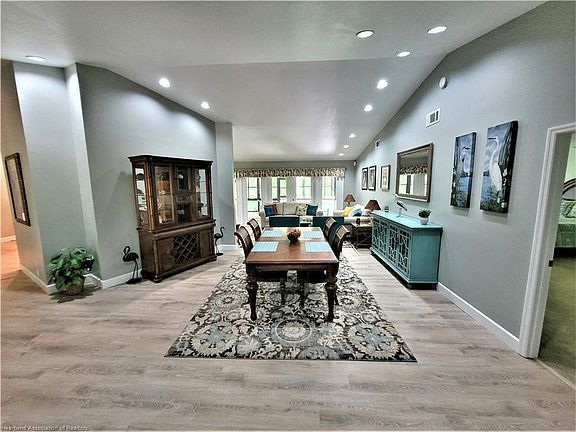 4th image of 1135 Peachtree Dr