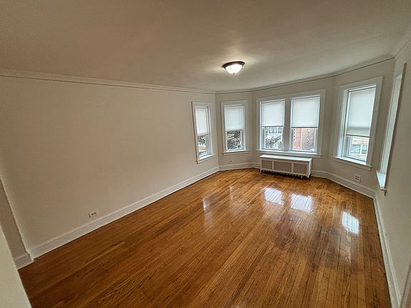 3rd image of 2216 W Thome Ave #3