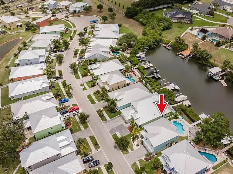 425 Bahama Grande Blvd — Photo 40