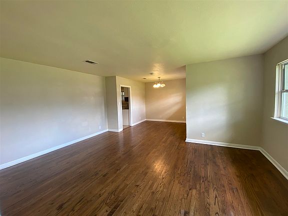 3rd image of 5045 Swallow Dr
