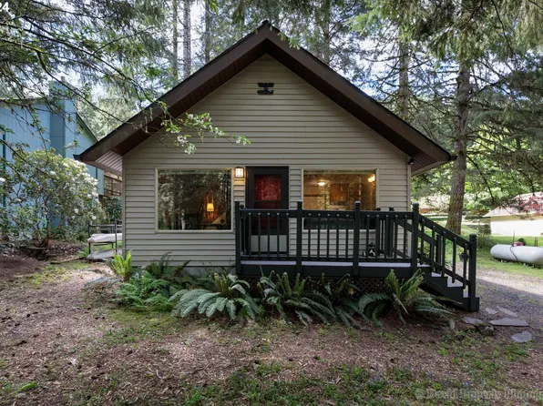 9956 Beach Dr, Clatskanie, OR 97016