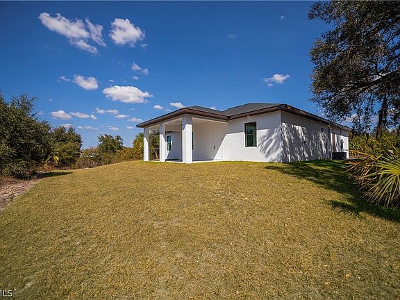 4th image of 3034 NW Beechwood Cir