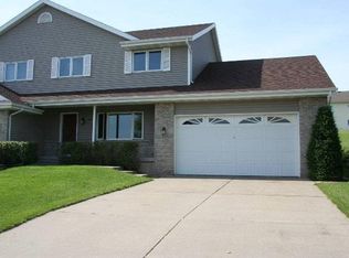 5881 Woodland Dr, Waunakee, WI 53597