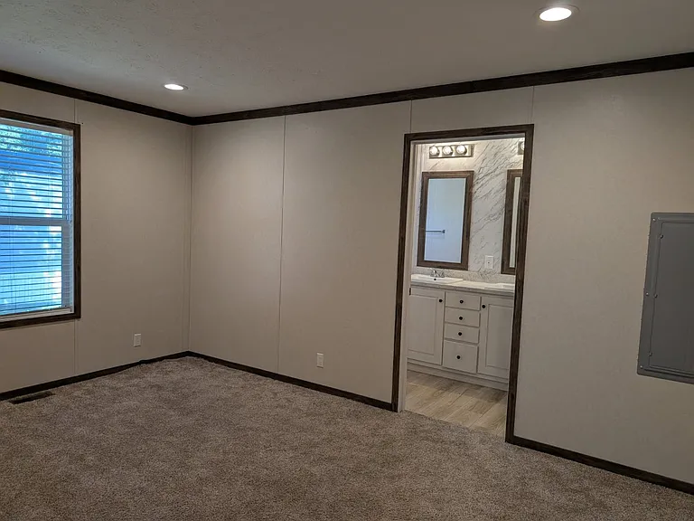 Avon Lakes Estates — Photo 9