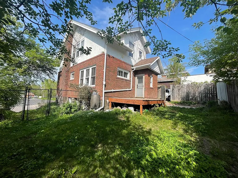 414 N 19th Ave E — Photo 2