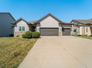 2210 SE Leeann Dr, Waukee, IA 50263