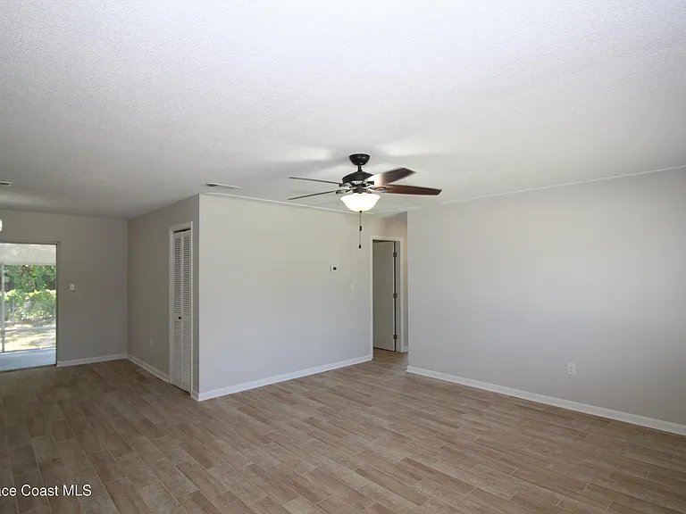 75 Rivercliff Ln — Photo 7