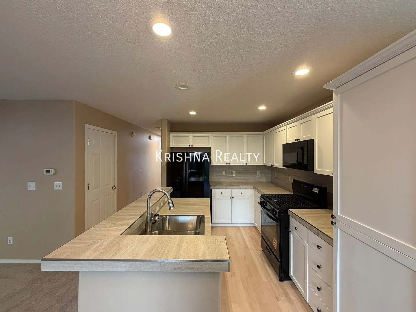 Beautiful 3 BD | 2.5 BA Single-Family Home | Corner Lot | Arbor Ridge Community | Spectacular Loc... — Photo 4