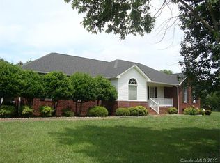 607 Sandycrest Dr, Cherryville, NC 28021