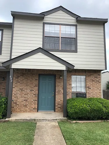 652 W Collins St Photo 1