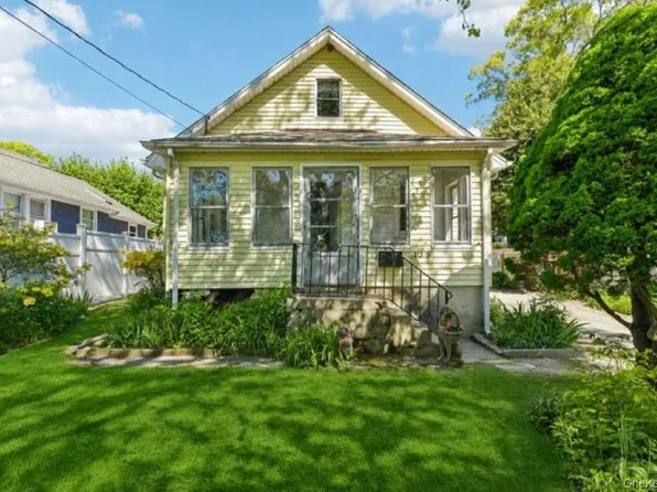 135 Winding Street, Huntington Station, NY 11746