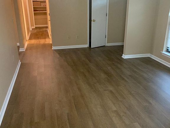 Living Room / Hallway