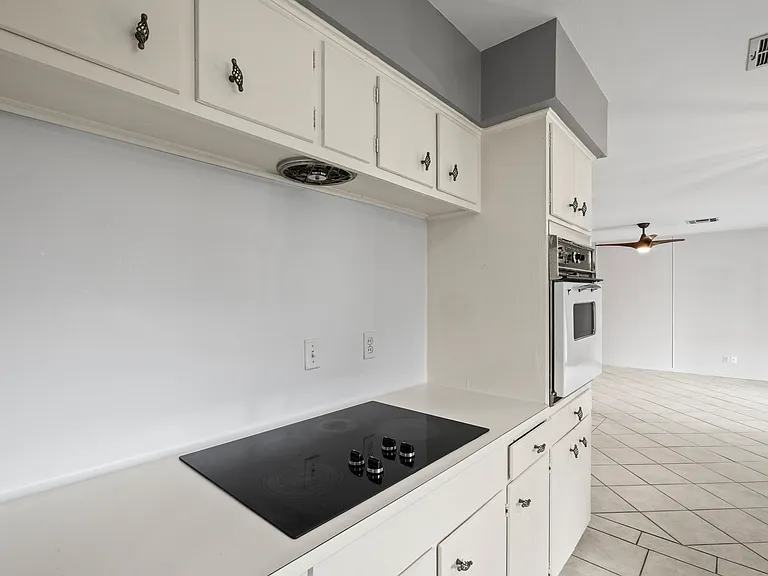 Dillon St — Photo 10