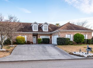 208 Royal Oaks Dr, Maryville, TN 37801