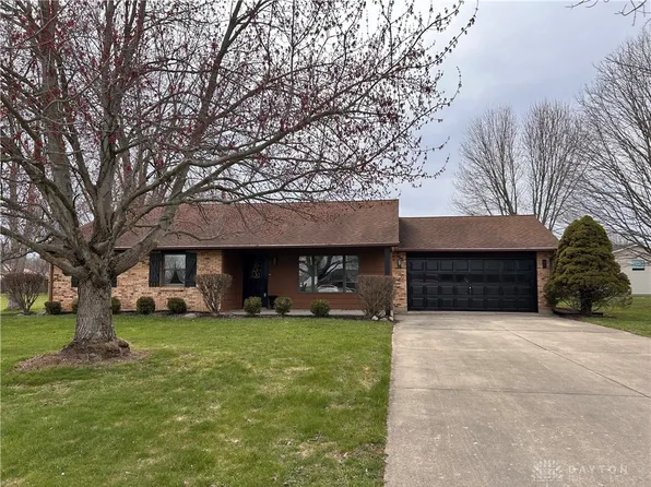 1377 Leon Dr, West Alexandria, OH 45381