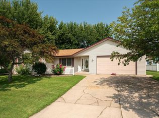 310 Haralson Ln, La Crescent, MN 55947