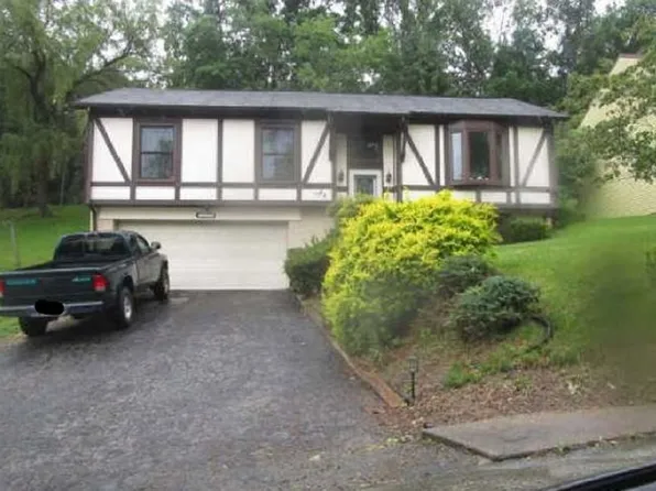 245 Valley Circle Dr, Charleroi, PA 15022