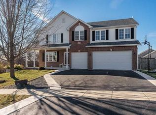 417 Ironwood Dr, Poplar Grove, IL 61065