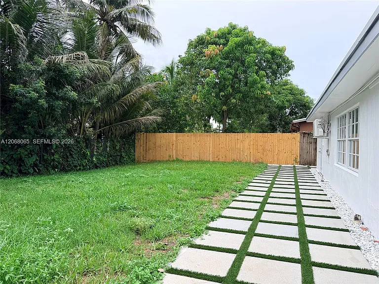650 SW 55th Ave — Photo 22