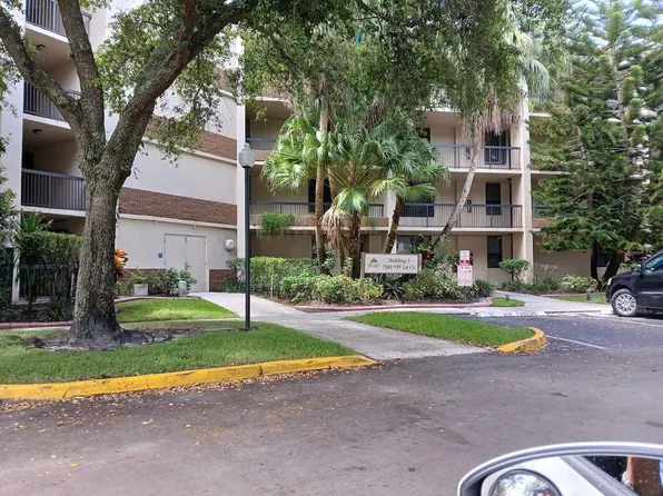 7500 NW 1st Court #402, Plantation, FL 33317