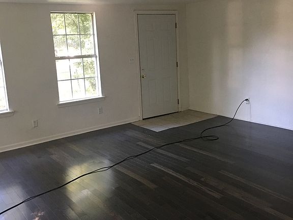 2nd image of 902 N 27th St