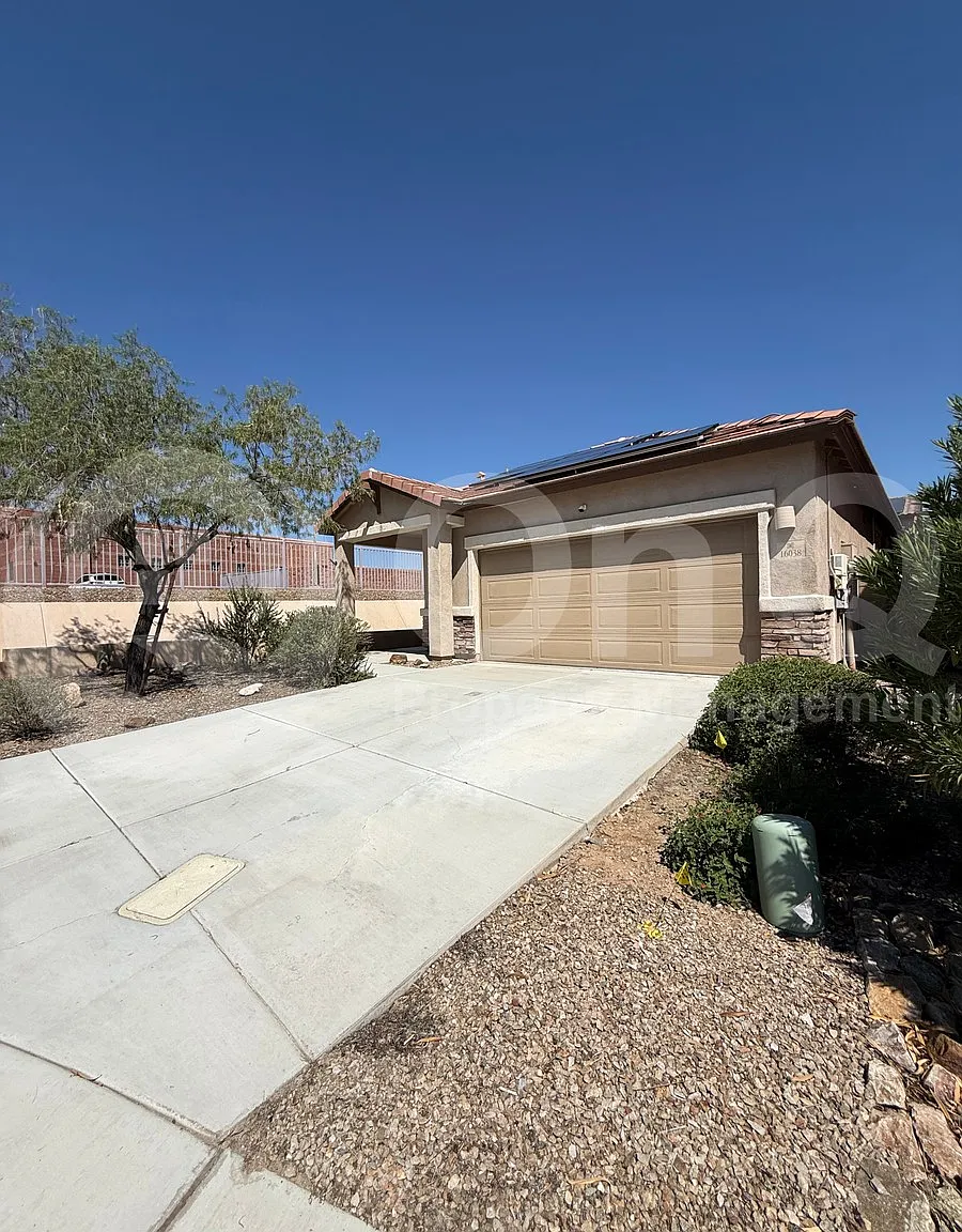 3 bed, 2.0 bath, 1728 sqft, $1,900 — Photo 2