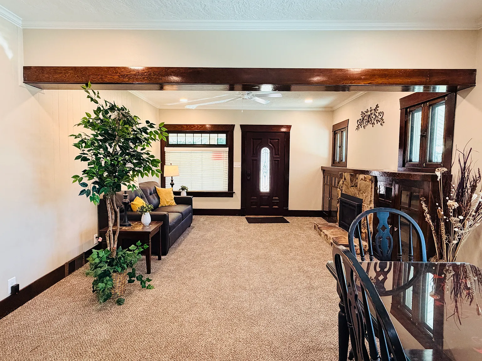 4 bed, 1998 sqft, $1,900 — Photo 3
