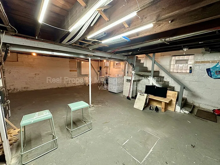 1112 Kelton Ave — Photo 15