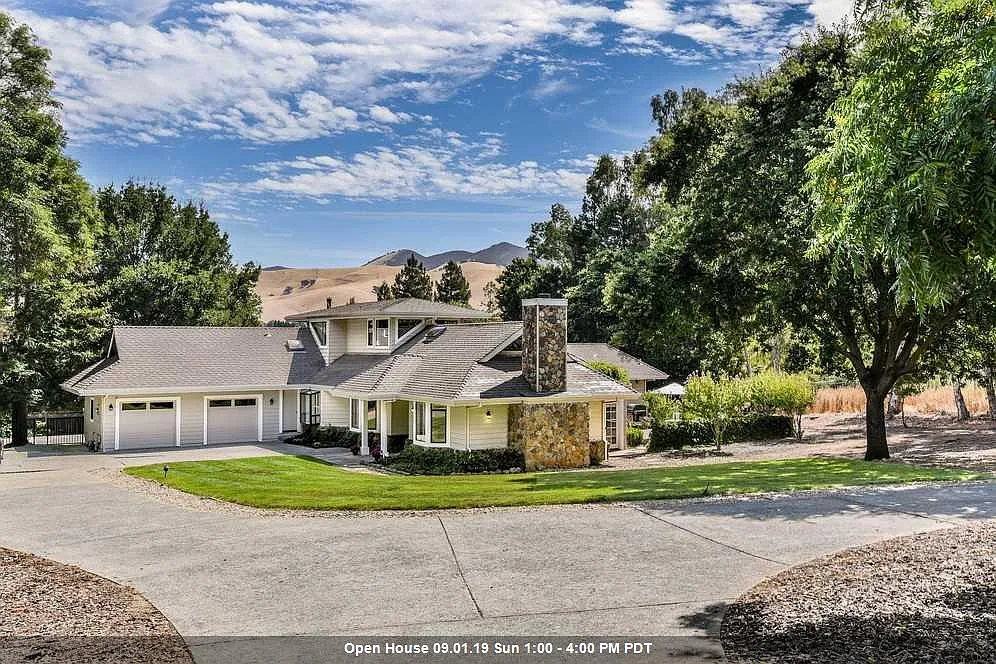 650 Castle Rock Rd photo 1