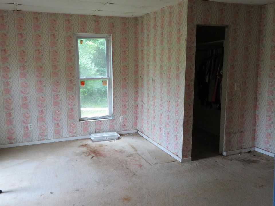 2nd image of 8917 Locust St
