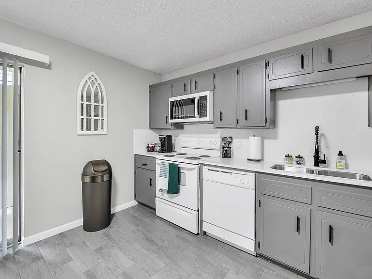 4805 Rainbow Cir #1 — Photo 8