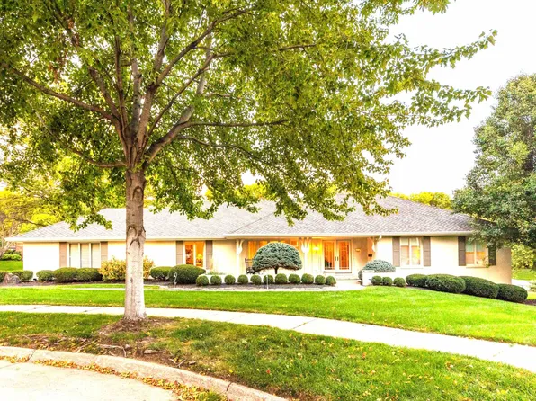 9829 Harney Pkwy S, Omaha, NE 68114