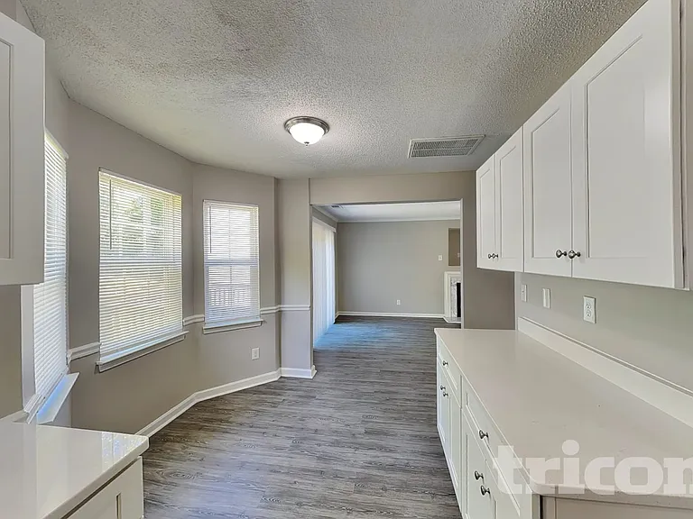 235 Chattaroy Dr — Photo 5
