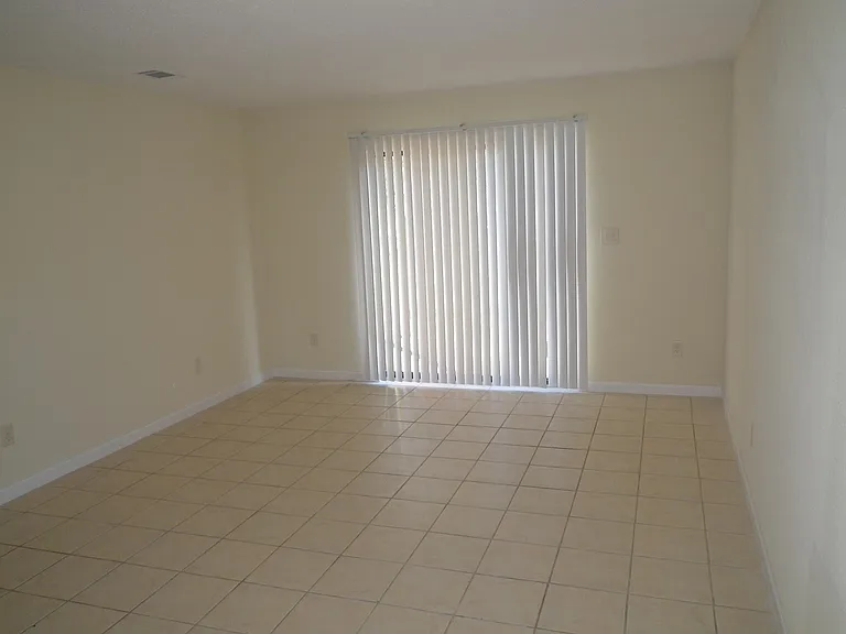 1610 Green Briar Pkwy #4 — Photo 1