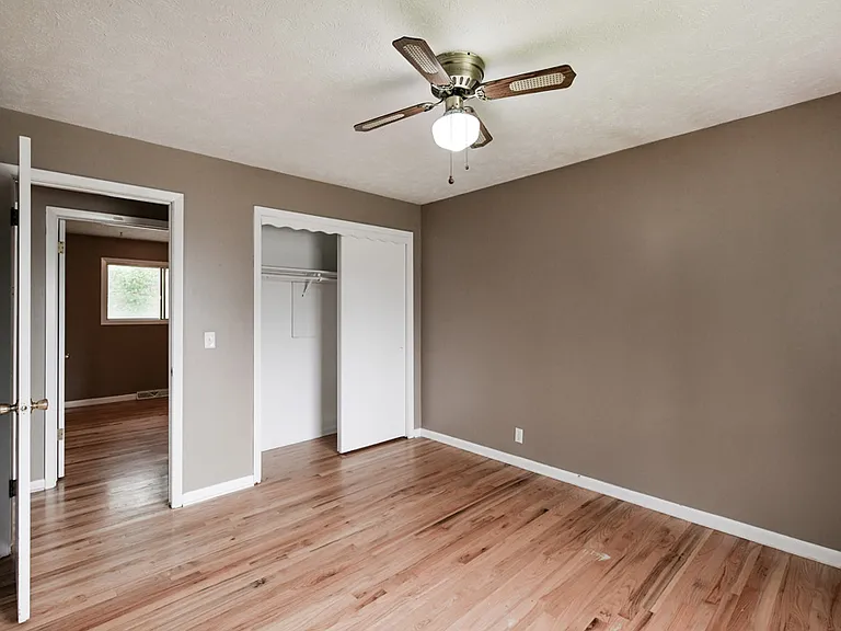 1518 N 107th Ave — Photo 14