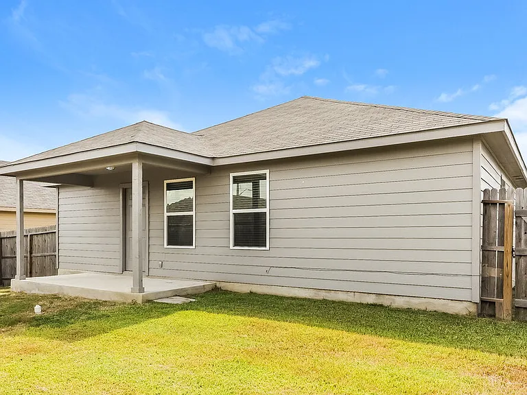 3215 Pedernales Dr — Photo 16