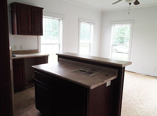 4th image of 201 Furse Ln