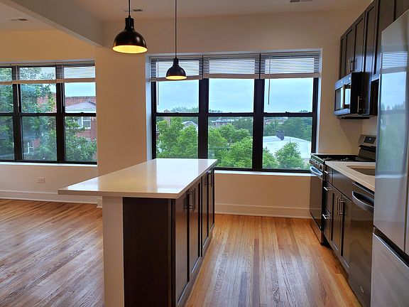 3rd image of 4855-59 N Sawyer Ave #3