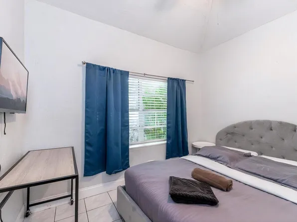 (undisclosed Address), Hollywood, FL 33023