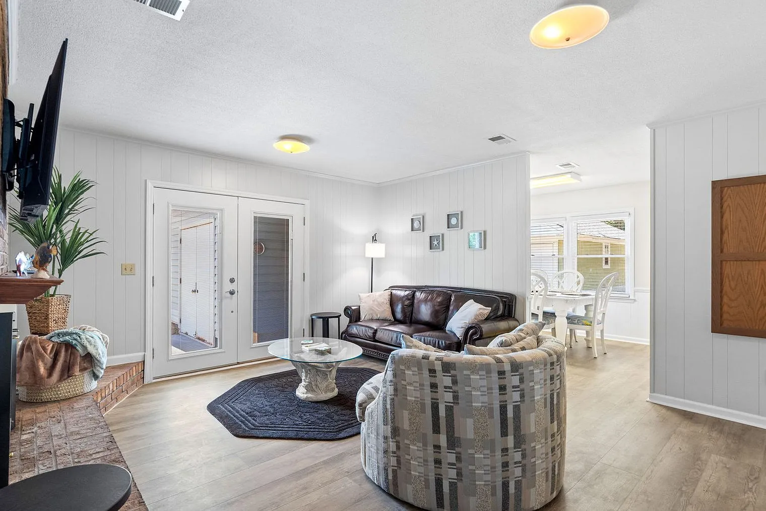 4 bed, 2.0 bath, 1646 sqft, $4,477 — Photo 4