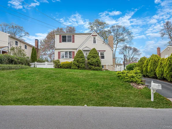 345 Ontario Street, Ronkonkoma, NY 11779