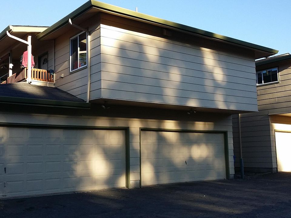 2nd image of 1047 Bryan St APT B