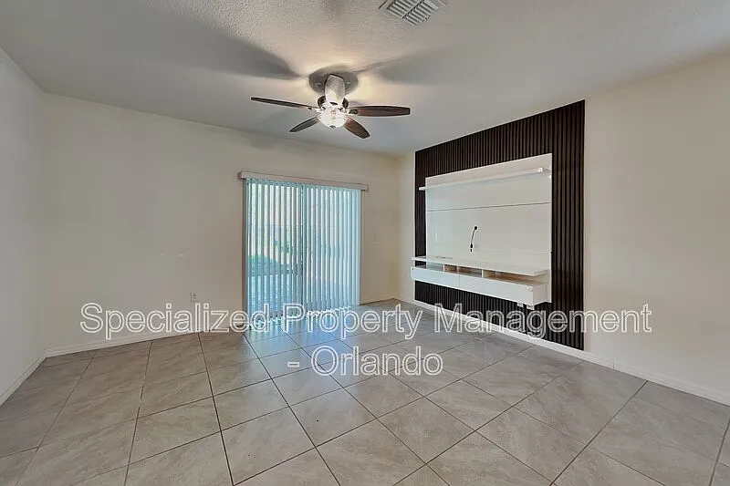 5 bed, 3.0 bath, 2447 sqft, $2,699 — Photo 3