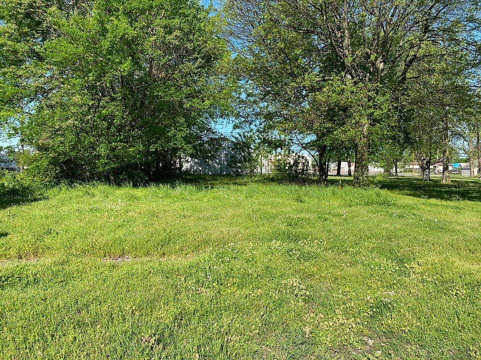 2nd image of 605 N Olive St