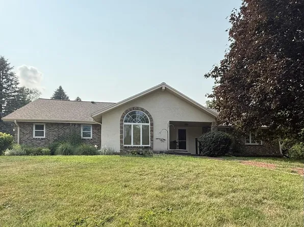 5320 W Lake DRIVE, West Bend, WI 53095