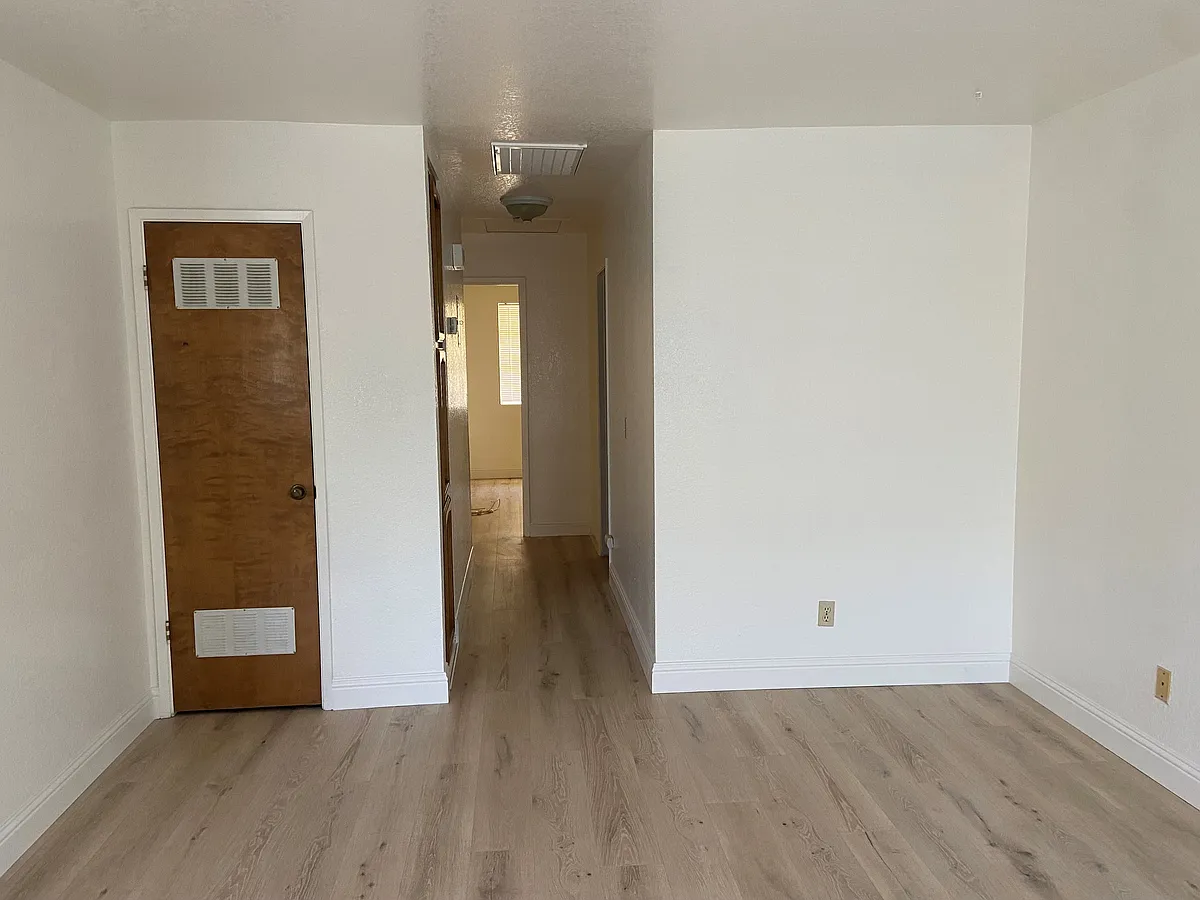 Building Photo - 6420 Nacimiento Ave #5