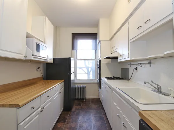 704 Washington Street 3 image 2 of 15